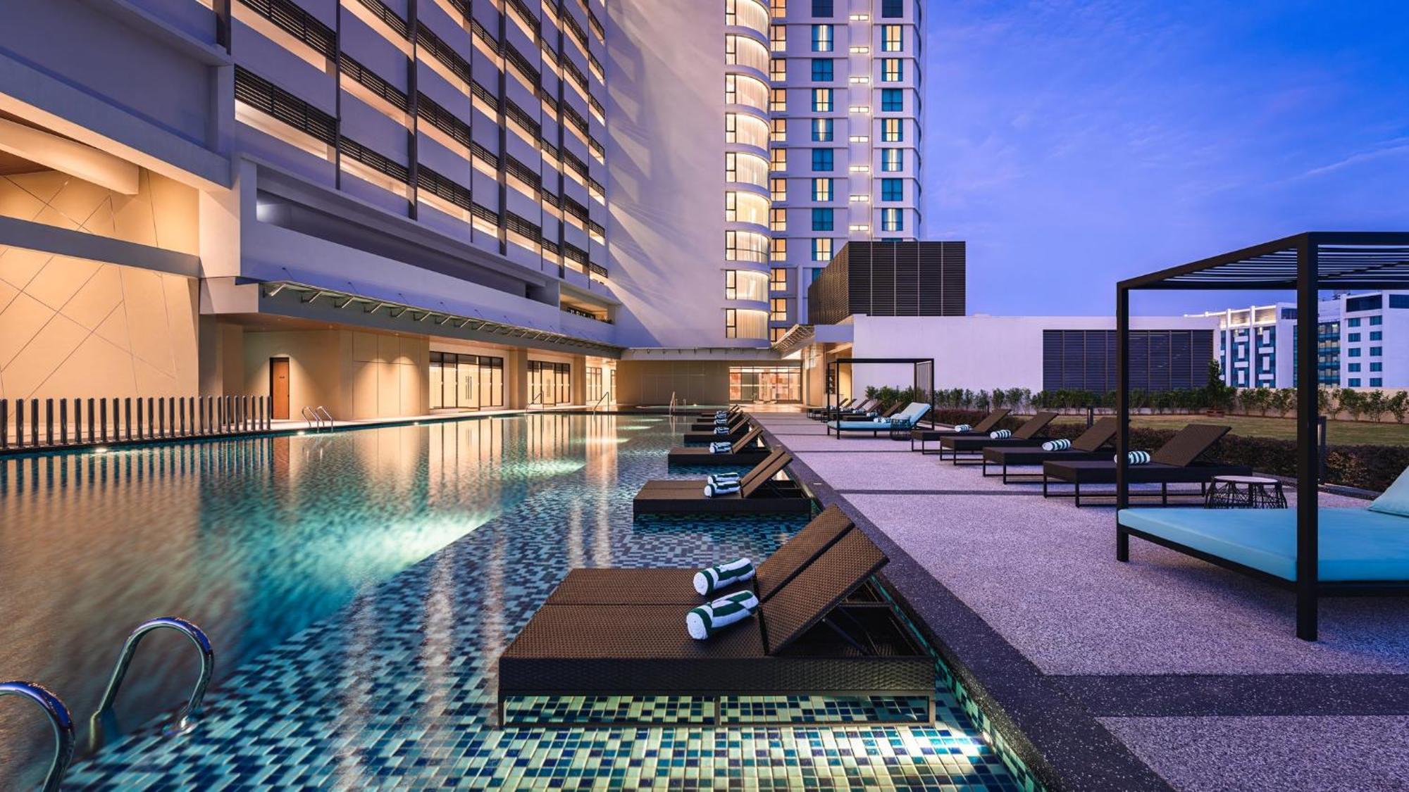Holiday Inn & Suites Penang Prai By Ihg Bukit Mertajam Extérieur photo