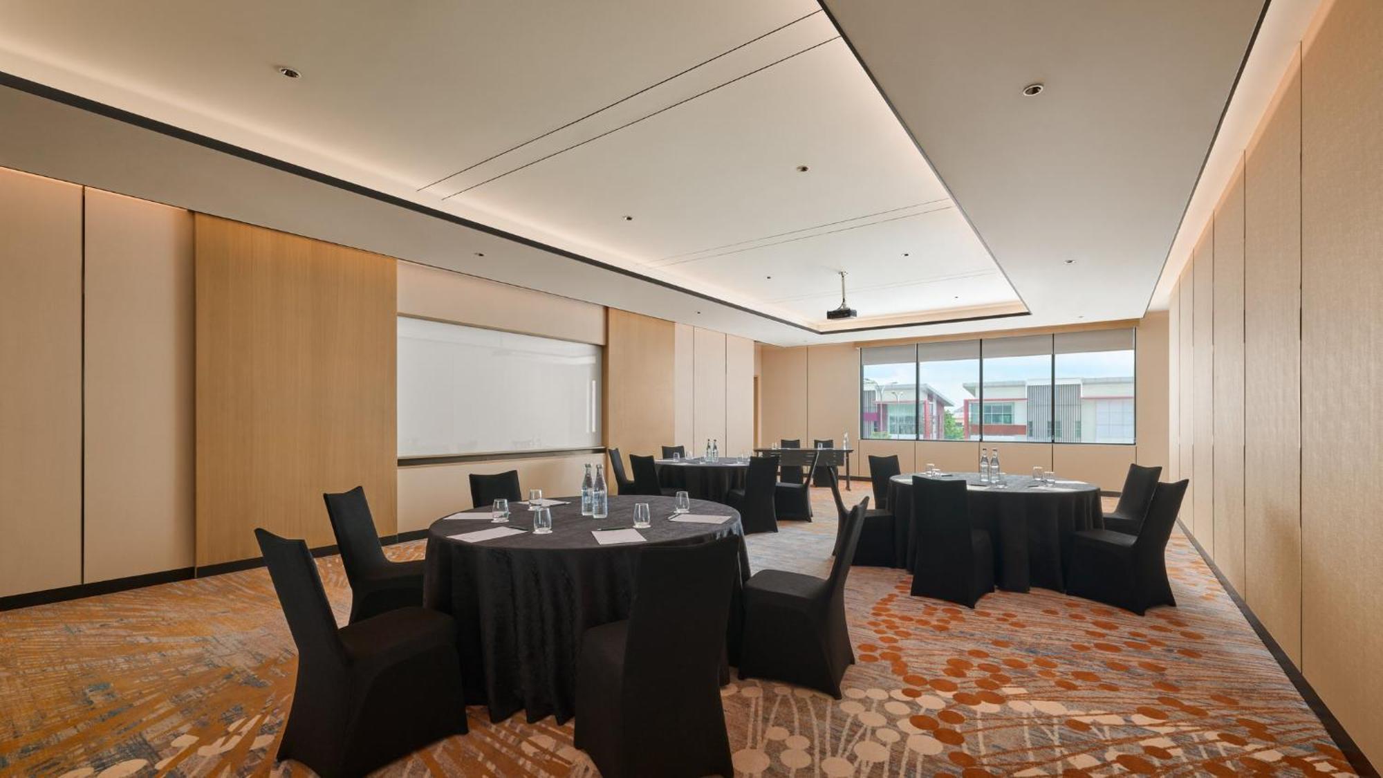 Holiday Inn & Suites Penang Prai By Ihg Bukit Mertajam Extérieur photo