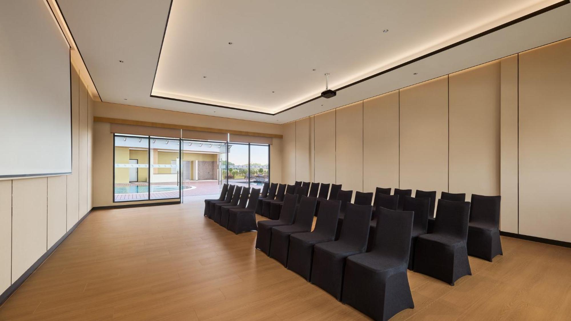 Holiday Inn & Suites Penang Prai By Ihg Bukit Mertajam Extérieur photo